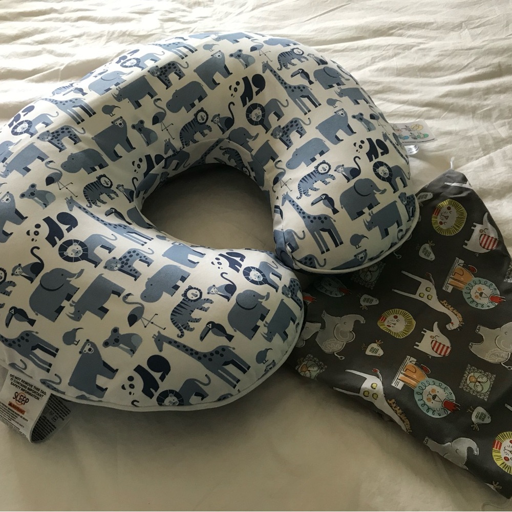 Boppy original nursing pillow + 1 cover